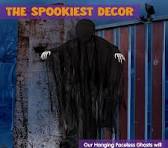 JOYIN 63 inch Halloween decoraties buiten Magere Hein, Donkere Gezichtsloze  Opknoping Geest Decor in Zwarte Horror Gewaad voor Halloween Tuin Boom ...
