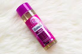Toen ik bij mijn tripje naar duitsland bij de dm belandde sprong al het roze mij in. Balea Teint Perfektion Glow Toner Living The Beauty