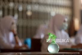 Sepanjang minggu ini, pada hari rabu baru saya mula mengajar. Belajar Tatap Muka Smk Jaktim Siapkan Ruang Ganti Baju Republika Online