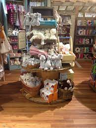 Pin By Matticegodderis On Christmas Shop Display Ideas Christmas Shop Displays Gift Shop Displays Boutique Display
