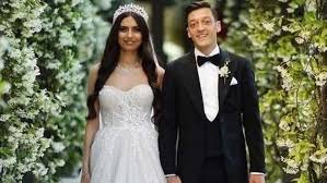 Rabbim bize, çevresine ve bütün insanlığa hayırlı bir evlat olmasını nasip eder inşallah. ifadelerini kullandı. Mesut Ozil Ve Amine Gulse Bebek Bekliyor Magazin Haberleri