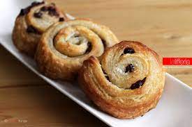 Le girelle di pasta sfoglia sono fra gli antipasti con la pasta sfoglia più amati! Girelle Di Sfoglia Dolci Ricetta Veloce