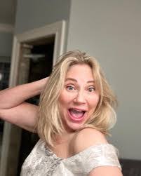 Beth Mandell's Instagram, Twitter & Facebook