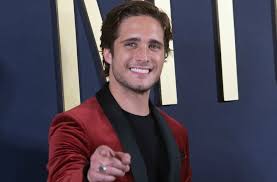 ¿qué golpes recibiste de más?, preguntó ángel de brito a bello, que respondió: Diego Boneta Como Luis Miguel Esto Nos Cuenta El Actor Sobre La Serie