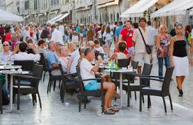 Este un ajutor extrem de important atât pentru oameni, dar şi pentru turismul din românia. BalanÈ›a Turismului CoboarÄƒ La Minus 36 In Ciuda Miliardelor Din Bani Publici Pompate De Guvern In PiaÈ›Äƒ Cursdeguvernare Ro Cursdeguvernare Ro