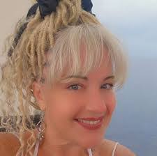 Gina Slade's Instagram, Twitter & Facebook