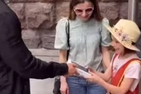 Встречается он с не менее. Rpwlul2qp5iatm