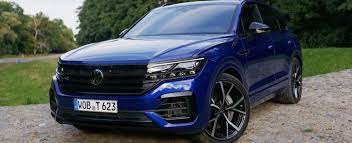 Viele menschen wissen bereits, wie das große suv aussieht, weil volkswagen ende 2017 bei den offiziellen werbeaufnahmen von ein paar schurkenhaften erlkönigfotografen überrumpelt wurde. Neuer Vw Touareg R 2021 Plugin Hybrid Fahrbericht Autogefuhl