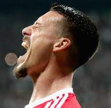 He began his career at bayern munich but made only eight appearances in his first spell at the club. Keiner Geniesst Den Fc Bayern So Wie Sandro Wagner Welt