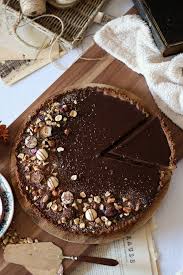 Sahnewolkchen Zum Dahinschmelzen Rezept Fur Dunkle Schokoladentarte Mit Haselnuss Knuspe Kuchen Und Torten Rezepte Schoko Tarte Rezept Kuchen Rezepte Einfach