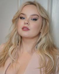 Iona Davis (ionadavis)