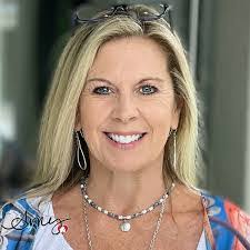 Amy Bidwell's Instagram, Twitter & Facebook