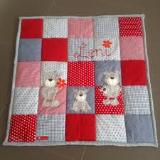 Nähen baby kostenlos krabbeldecke patchwork. Patchwork Krabbeldecke 1x1m In Grau Rot Weiss Mit Applizierten Baren Aus Wellnessfleece Und Freihand Mit D Krabbeldecke Patchwork Quiltmuster Krabbeldecke Nahen