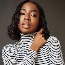 Kelly Luster's Instagram, Twitter & Facebook