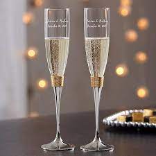 Decora tus copas para boda con diseños personalizados. Copas En Detalles De Oro Oscuro O Cobre Y Plata Elegantes Y Originales Ondinecollection Copasconestil Copas Boda Copas De Novios Copas Decoradas Para Boda