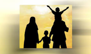 Membentuk keluarga kecil bahagia membutuhkan usaha dari semua anggota keluarga. Keluarga Bahagia Saling Memberi