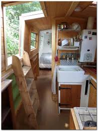 Cheap Houseboat Interior Ideas Avec Images Hangar A Bateaux Peniche Maison Flottante