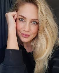 Rhonda Valle's Instagram, Twitter & Facebook