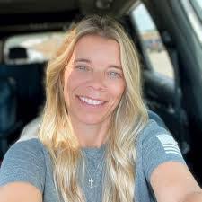 Jen Poole's Instagram, Twitter & Facebook