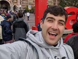 Este 'millennial' compagina varios trabajos a la vez: así genera dinero  rápido y fácil