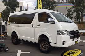 ハイエース200系 スーパーgl リフトアップ line x こちらはキープスラントのカスタムデモカーです flexdream x line x auto japanブースにて出展 sbm スタイルボックスミーティング ファイナルに出展しました さり気ないですが バンパー オーバー