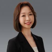 Fiona Chow's Instagram, Twitter & Facebook