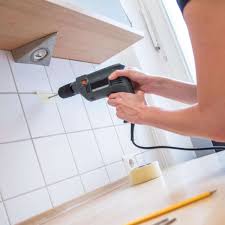 Doch es gibt auch bautechnische gründe, warum sie die kaputten fliesen ausbessern oder gar austauschen sollten. Wenn Bohrlocher In Der Mietwohnung Fur Arger Sorgen Wohnen