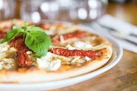 Ingredienti per una pizza tonda: Pizza Alla Norma Bild Von Pizzeria Piccola L Originale Koln Tripadvisor