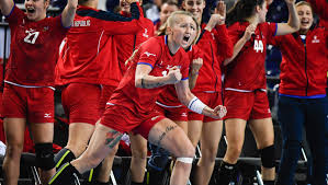 L'année 2017 avait débuté par le succès des garçons face à la norvège, 12 mois après, la même affiche a de nouveau souri au handball. Foto Video Ele Sunt Cehoaicele Care Ne Au Eliminat De La Campionatul Mondial De Handbal Feminin 2017 O TatuatÄƒ NebunÄƒ Care LucreazÄƒ Ca Dtp Ist È™i Sexy Sora Unui Hocheist Ne Au Trimis AcasÄƒ Libertatea