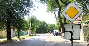 Salvaresalvați drum cu sens unic pentru mai târziu. Video IntersecÅ£ie Cu Semnalizare GresitÄƒ In ChisinÄƒu Risc Continuu De Accidente Piataauto Md Site Ul Lumii Auto Din Moldova