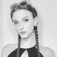 Jennifer Heston's Instagram, Twitter & Facebook