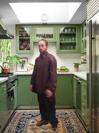 Robert pattinson has been meme'd constantly since twilight came out in 2008 and he shot to robert pattinson at the go campaign's 13th annual go gala at neuehouse hollywood on nov. Robert Pattinson Standing In The Kitchen Meme On Twitter Robert Pattinson Standing In Dakota Johnson S Kitchen