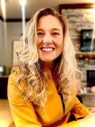 Gretchen Henderson's Instagram, Twitter & Facebook