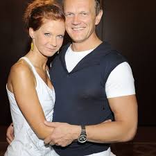 Żona cezarego pazury często dzieli się z obserwatorami zdjęciami kiedyś i dziś, by pokazać, jak zmieniała się na przestrzeni lat. Edyta Pazura Jest W Swietnej W Formie Pokazala Brzuch Kozaczek