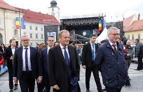 Summitul ue de la sibiu 2019 reprezeintă o mare oportunitate atât pentru țara noastră, în contextul preluării președinției consiliului europei, cât și pentru comunitatea locală și sibiană. Consiglio Ue Sibiu Solo Due Donne Merkel E Grybauskaite Tra I Capi Di Stato E Di Governo Dell Unione Agensir