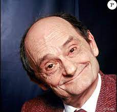 Chez les romains, il pouvait désigner un habitant de la ville de laurentum, dans le latium. Mort De Sim Il Sera Enterre Vendredi Retour Sur La Carriere Du Comedien Et Humoriste Purepeople