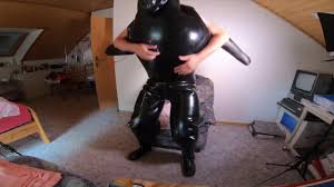 после разрыва молнии в костюме киборга MD-Latx Heavy Rubber