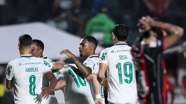 Palmeiras goleia o Vit&oacute;ria e amplia vantagem na lideran&ccedil;a do Brasileir&atilde;o | OREPORTER.COM | Informa&ccedil;&atilde;o de verdade na Internet.