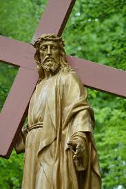 Le vendredi saint est un jour très important dans la religion chrétienne, mais aussi très triste puisqu'il s'agit de commémorer la crucifiction du christ. Vendredi 19 Avril Vendredi Saint