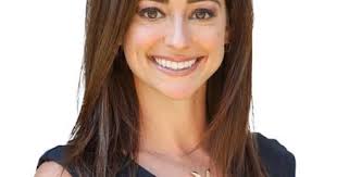 Dani Headshot new background (1)