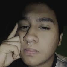 Analiza y comenta la imagen de un desfile nazi (figura 2.36). Para  analizarla, consideren las siguientes