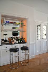 Angolo bar classico da inserire all'interno della tua casa per darle quel tocco di personalità che un angolo bar in casa imprime, angolo bar in stile classico dove il legno lavorato artigianalmente offre quell'eleganza senza pari, angoli bar classici su misura personalizzati per offrire l'angolo bar da casa che rispecchia le tue esigenze, sono fabbricati dalle falegnamerie artigianali. Angolo Bar Foto Idee Arredamento Luglio 2021 Houzz It