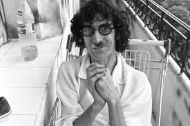 Charly Garcia Internado De Urgencia Primer Test Da Negativo Por Covid 19 La Tercera