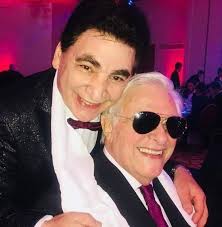 Sres administradores de esta hermosa página. Me gustaría pedirles  humildemente que traten de mantener el orden en este sitio que tengo  entendido está dedicado a recordar, y homenajear a nuestros artistas y