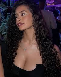 Debora Gomes's Instagram, Twitter & Facebook