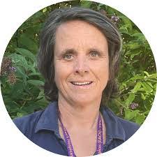 Vicki Marsh's Instagram, Twitter & Facebook