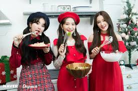 Dispatch Maknae S Christmas Party Chaeyoung Yeri Nancy Twicevelvetland Lady In Red Kpop Girls Red Velvet