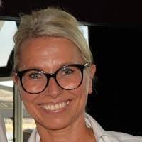 Iris Becker's Instagram, Twitter & Facebook