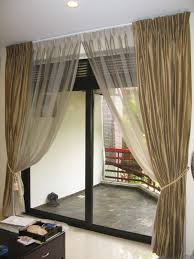 If your sliding glass doors catch heavy summer sun, especially when you're sitting down at your dining room table or watching television, these screens are an easy way to block glare while still maintaining the view. Patio Door Curtains And Blinds Ideas Dayboatnyc Home Ideas For You