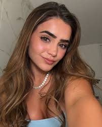 Karen Barrera's Instagram, Twitter & Facebook